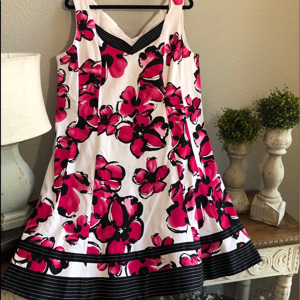 Jones studio pink white, black floral dress